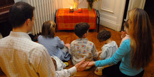 Cinco consejos para que la oración en familia sea posible