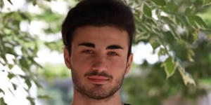 Roberto, 18 anni, regge da solo la famiglia. “La mia felicità è questa”
