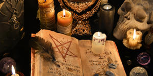 Quali sono le tecniche che usa l’occultismo per attirare i giovani?