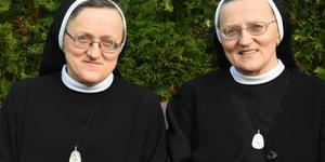 Séparées, ces jumelles se retrouvent dans le même couvent