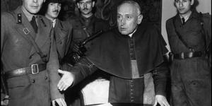Le cardinal József Mindszenty, dans les chaînes pour le Christ