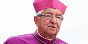 Abp Głódź czeka na decyzję Watykanu, co zrobić ws. ks. Henryka Jankowskiego