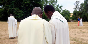 Martyrs of the secrecy of Confession: Would one priest betray another?