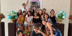 Alunos doam dinheiro de formatura para pagar tratamento do filho da professora