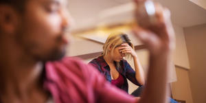 Come aiutare il partner a uscire da una dipendenza?