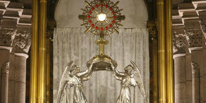 L’adoration eucharistique à l’école du Carmel