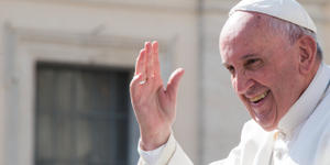 Papa: Giovanni Paolo II, uomo di preghiera, vicinanza e giustizia che è misericordia