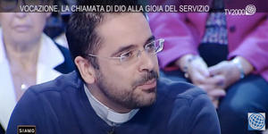 Don Roberto Fiscer, il prete ex dj che evangelizza con la web radio