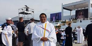 O padre nascido de estupro que absolveu o próprio pai: “Sou padre para perdoar”