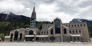 Joia da arquitetura, novo santuário mariano é inaugurado no Canadá