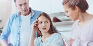 3 dicas para os pais se conectarem melhor com as filhas adolescentes