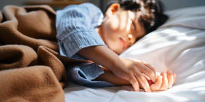 Volete dormire sereni? Ascoltate la “preghiera della nanna” di Don Maurizio