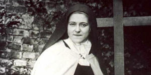Como lidar com as distrações durante a oração, segundo Santa Teresa de Lisieux