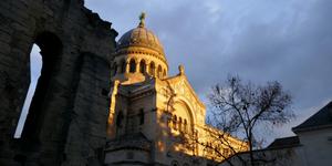Saint Martin de Tours et ses reliques haut perchées