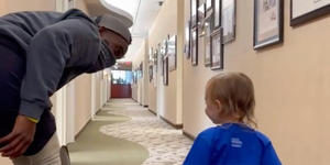Paralympian inspires toddler trying out his new prosthetic leg