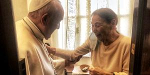 Pope visits Edith Bruck, Auschwitz survivor