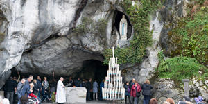 Why are there only 70 approved miracles at Lourdes?