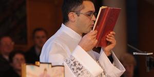 Cosa significano i baci nella liturgia? – Il primo fratello laico a guidare una Congregazione – &amp; altro…
