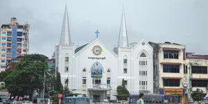 Bombe su una chiesa in Myanmar. Fedeli cattolici salvi per miracolo