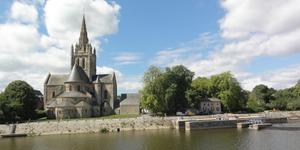 À Laval, l’irréductible (basilique) Notre-Dame d’Avesnières