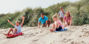 4 cosas que tus hijos necesitan en vacaciones
