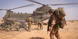 Accompagner les soldats en “opex”, la délicate mission des aumôniers militaires