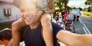 „Tata sam z trójką dzieci?”. Tak Tomasz Wolny pielgrzymuje na Jasną Górę!