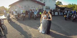 Víctima de bullying llega a su fiesta de graduación escoltada por 300 moteros