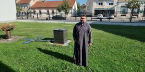 Zniszczony krzyż przy prawosławnej cerkwi. Katolicki biskup chce go odbudować