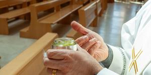 (VIDEO) Unción de los enfermos: Para unirse a Dios y a su redención