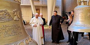 “Niech ich brzmienie głosi Ewangelię Życia”. Papież Franciszek poświęcił dzwony “Głos Nienarodzonych”