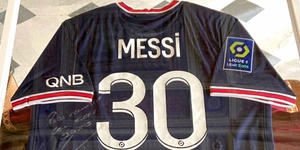 Messi le hace un regalo al papa Francisco
