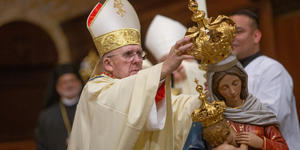 Image of breastfeeding Mary honored with ‘canonical crown’ in Florida