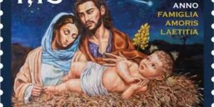 Nekdanji brezdomec upodobil sveto družino, ki krasi vatikansko božično znamko