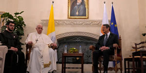 Papa Francisco trasladará 50 migrantes de Chipre a Italia