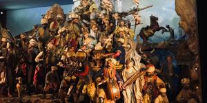 Un presepe napoletano a grandezza naturale stupisce i visitatori a Londra