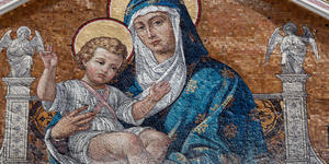 Pourquoi la Vierge Marie peut initier à la foi, à l’amour et au service ? 