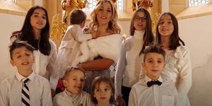 Naj vam božično vzdušje podaljša pesem mamice, ki pričakuje 13. otroka