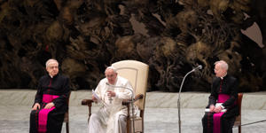 Francesco: tanti criticano la Chiesa, sappiamo amarla così com’è