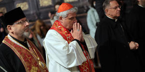 O título de “esmoleiro pontifício” não é pejorativo e esnobe?