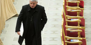 Cardinal on mission to Ukraine has to run for cover under fire; not injured