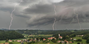 Na priložnost za fotografijo, ki si jo res želi, Sandi čaka tudi več let. Potem nastanejo takšne