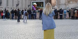 [REPORTAGE] La place Saint-Pierre prie pour l’Ukraine avec le Pape et le monde