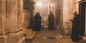 „Ołtarz wręcz świecił. Wszystkie oczy skupiały się na nim”. Niezwykłe odkrycie w bazylice Bożego Grobu.