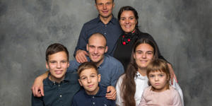 Ob petih otrocih si z možem vzameta čas za zmenek kar v domači delavnici