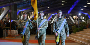 Wounded warriors make prayer kits for Ukraine soldiers at Lourdes