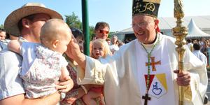 Thousands petition Pope Francis to reconsider decision to suspend ordinations in Toulon