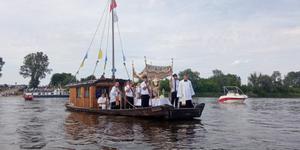 Jezus znów wsiadł do łodzi. Jedyna w swoim rodzaju procesja na Boże Ciało [ZDJĘCIA]