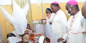 Testimonianze laceranti dei sopravvissuti all’attacco terroristico nella chiesa di Owo, in Nigeria