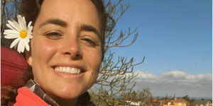 Carlota, la sonrisa que peregrina de Finisterre a Jerusalén
